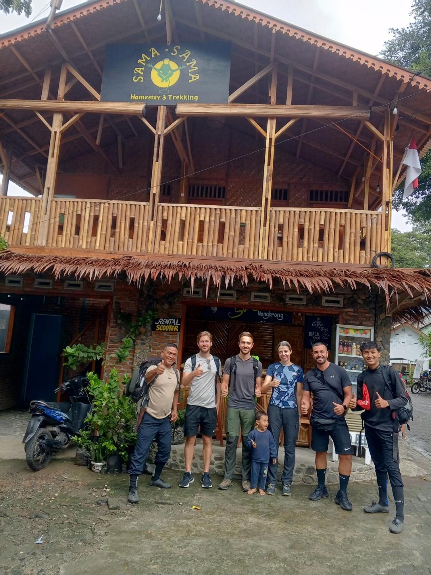Sama Sama Homestay & Trekking Only Stay Here Book Trekking And Transport With Us Bukit Lawang Exterior foto