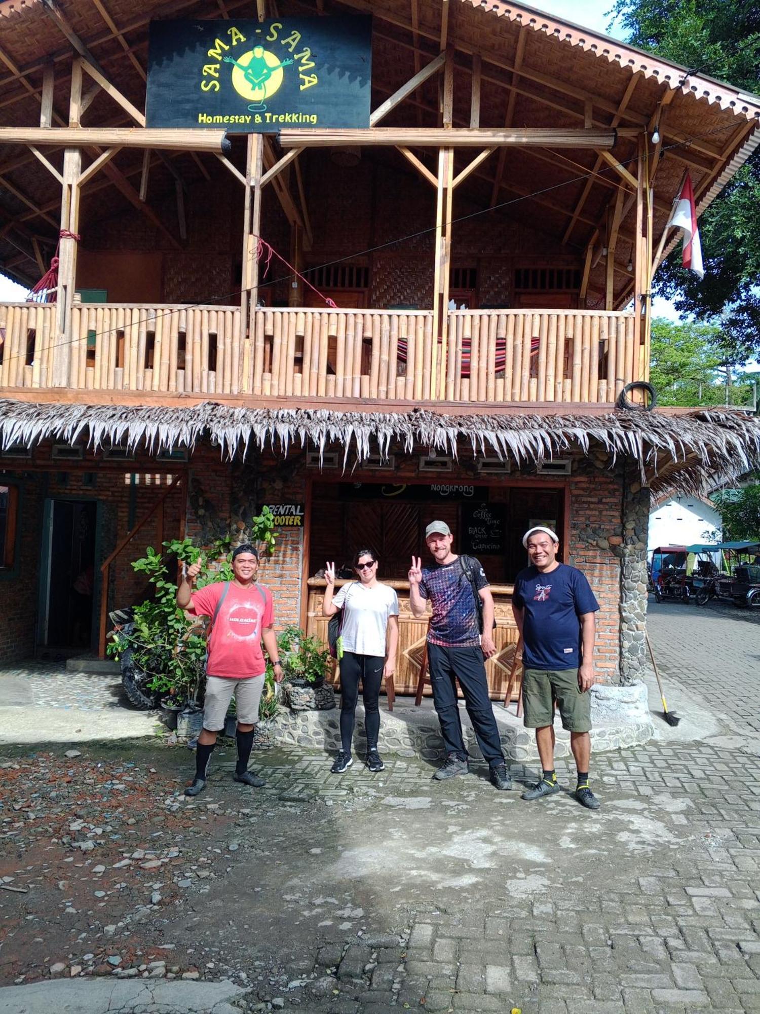 Sama Sama Homestay & Trekking Only Stay Here Book Trekking And Transport With Us Bukit Lawang Exterior foto